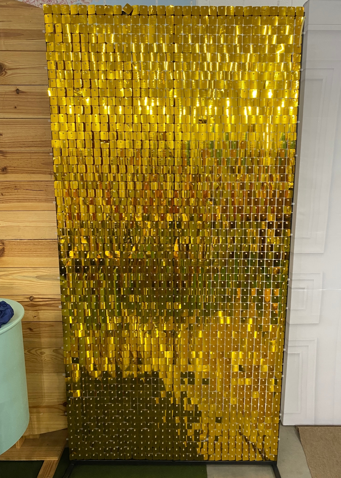 Aluguel Painel shimmer wall dourado 1,00m x 2m Fuxica Locações de